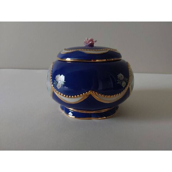 Lena Liu's Basket Bouquets 1999 Music Box Roses - Picture 8 of 8